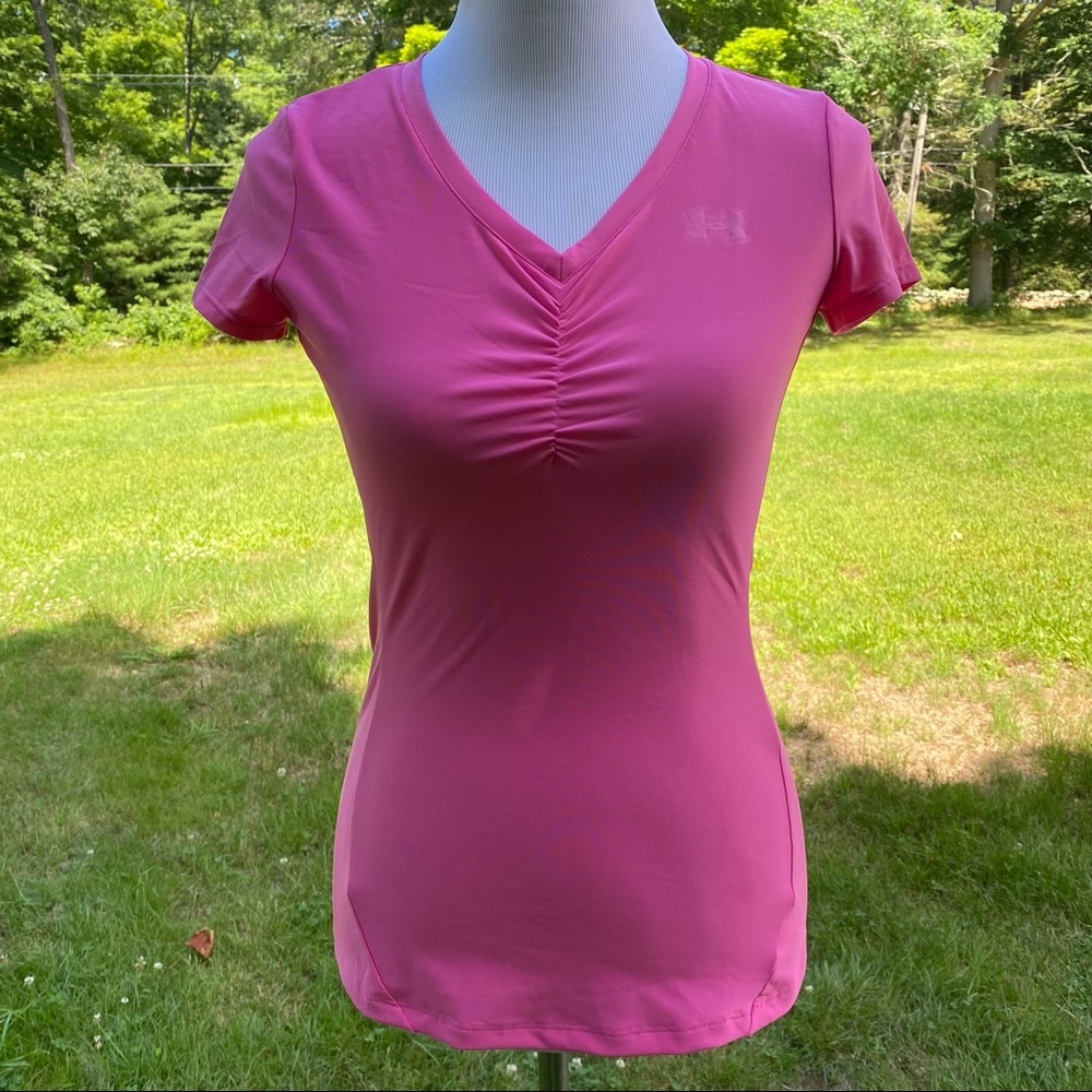 UNDER ARMOUR TOP TEE SHIRT SHORT SLEEVE PINK ATHLETIC STRETCH V-NECK Size M